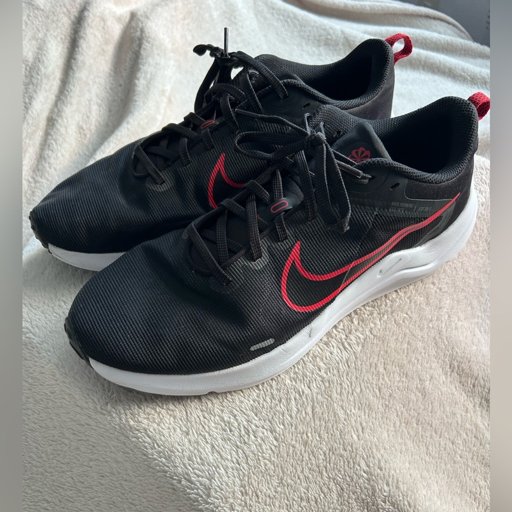MEN'S NIKE DOWNSHIFTER 11 SUSTAINABLE RUNNING SHOES
